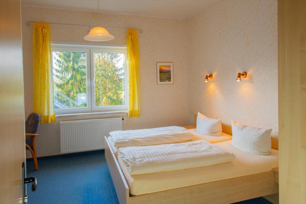Christliche Gaestehaeuser Weinstrasse Neustadt an der Weinstraße Eksteriør bilde
